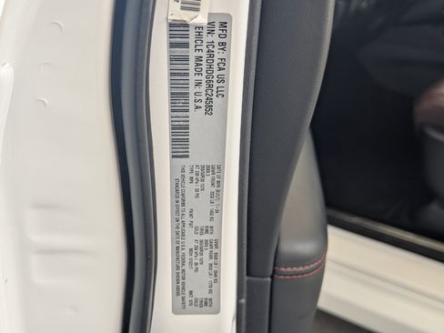 Used 2024 Dodge Durango GT RWD image 39