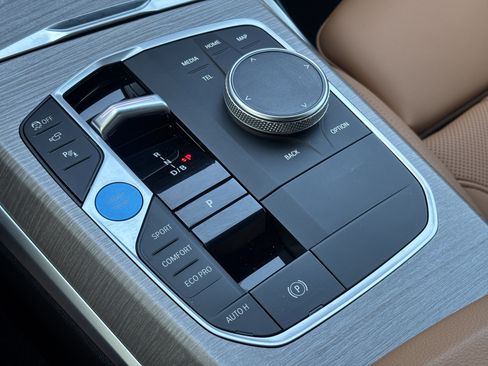 Used 2025 BMW i4 eDrive40 image 11