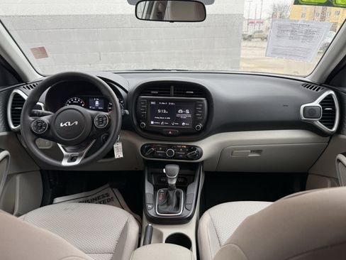 Used 2022 Kia Soul LX FWD image 8