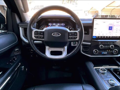 Certified 2022 Ford Expedition XLT image 5