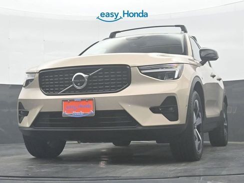 Used 2026 Volvo XC40 B4 Plus image 29
