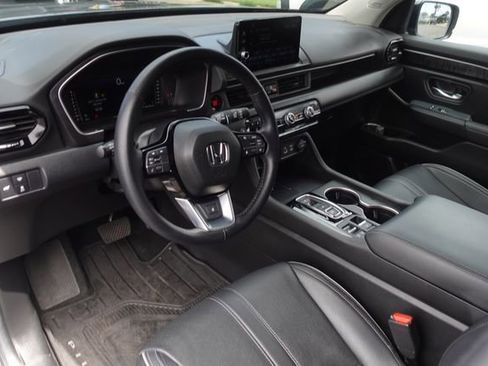 Used 2025 Honda Pilot Elite image 13