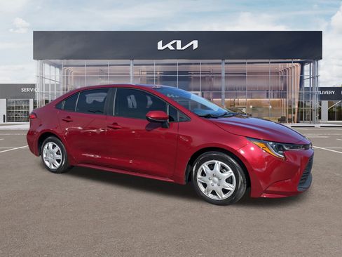 Used 2023 Toyota Corolla LE image 2