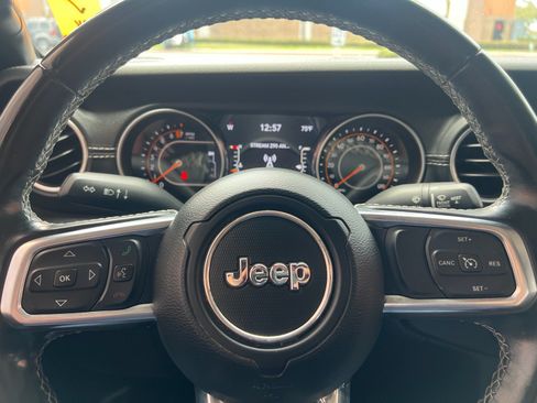 Used 2020 Jeep Gladiator Overland AWD/4WD image 17