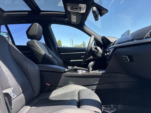 Used 2017 BMW 330i xDrive Wagon AWD/4WD image 15