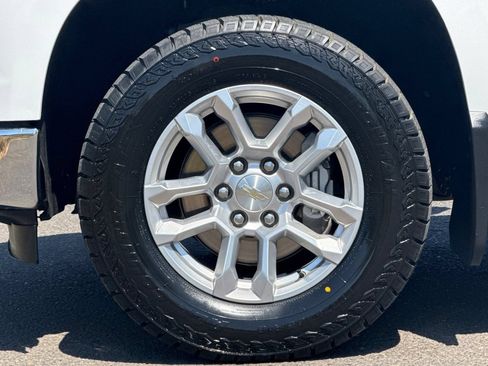 Used 2023 Chevrolet Silverado 1500 LT AWD/4WD image 29