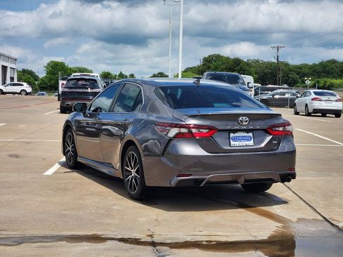 Used 2021 Toyota Camry SE FWD image 5