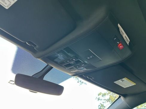 Used 2021 Volkswagen Atlas Cross Sport SE w/ Panoramic Sunroof Package image 12