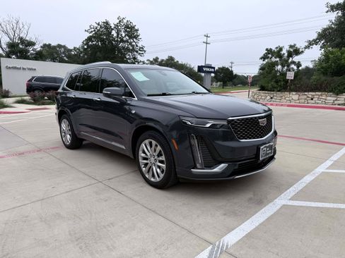 Used 2022 Cadillac XT6 Premium Luxury w/ Technology Package FWD image 7
