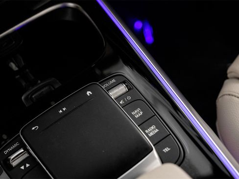 Used 2021 Mercedes-Benz GLB 250 w/ Premium Package image 26