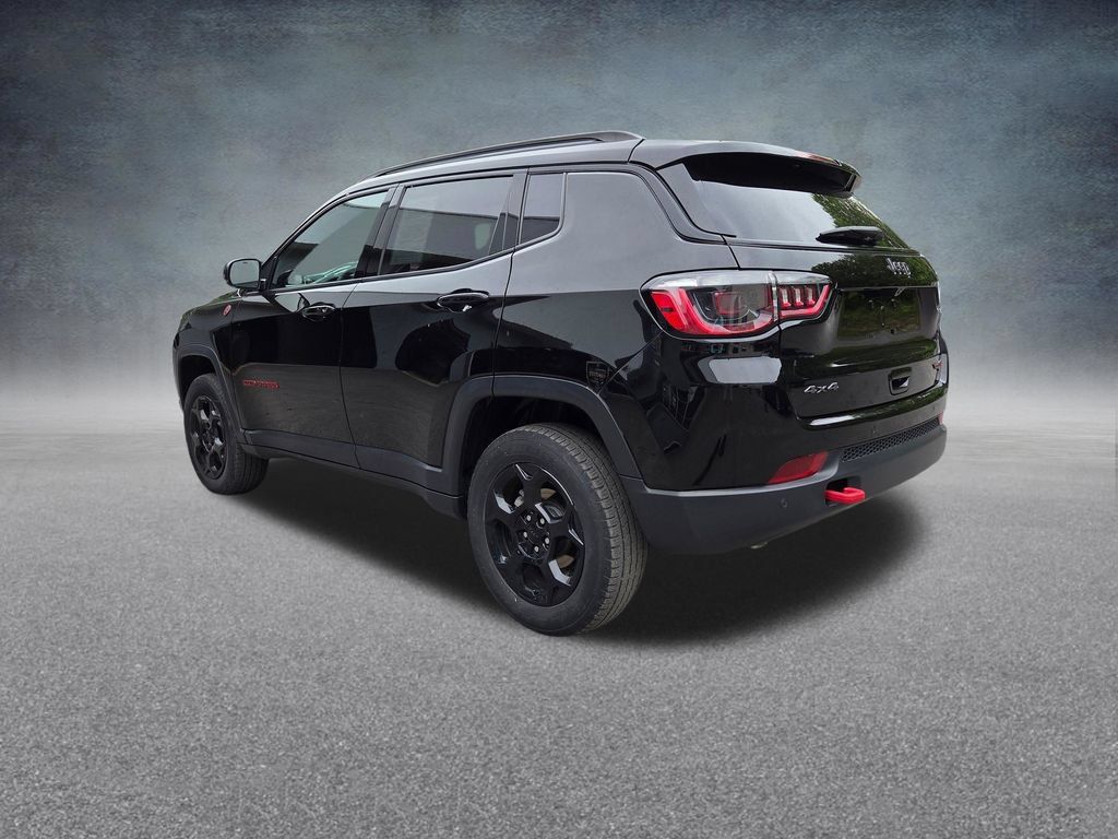Used 2023 Jeep Compass Trailhawk w/ Trailhawk Convenience Group AWD/4WD image 6