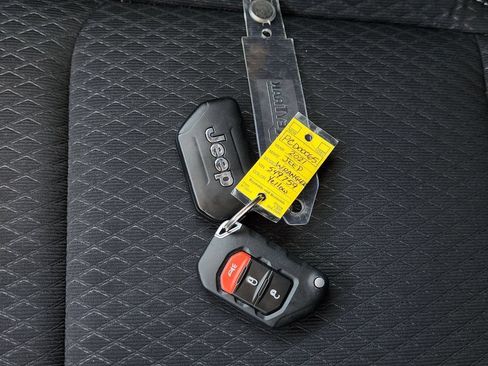 Used 2021 Jeep Wrangler Unlimited Sport AWD/4WD image 30