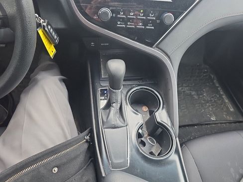 Used 2018 Toyota Camry LE image 24