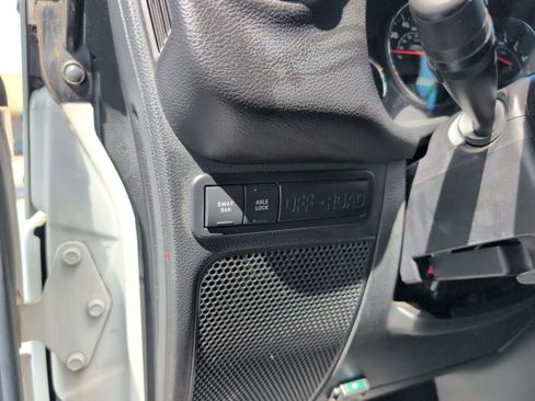 Used 2016 Jeep Wrangler Unlimited Rubicon w/ Connectivity Group AWD/4WD image 10