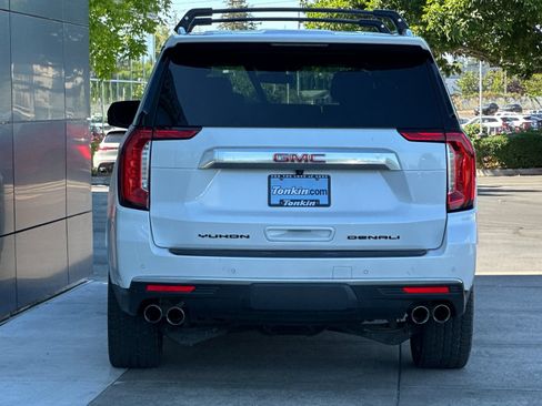 Used 2022 GMC Yukon XL Denali AWD/4WD image 4
