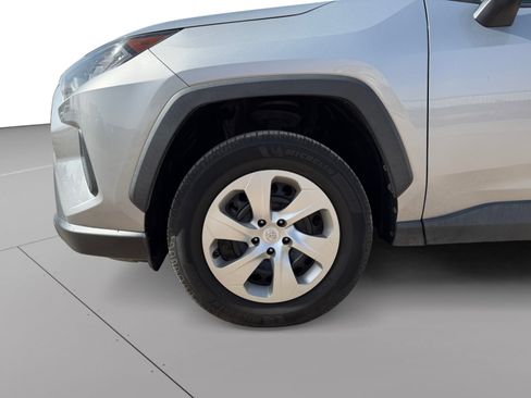 Used 2021 Toyota RAV4 LE image 9