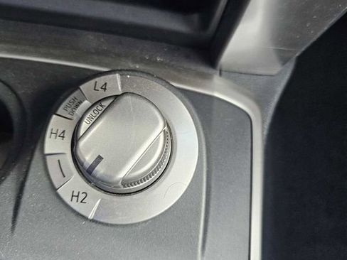 Used 2014 Toyota 4Runner SR5 AWD/4WD image 17