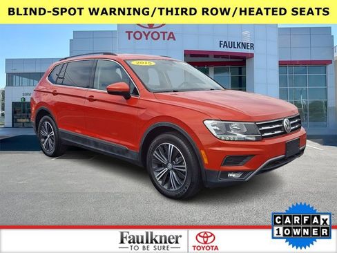 Used 2018 Volkswagen Tiguan SE w/ 18" Alloy Wheels Package FWD image 1