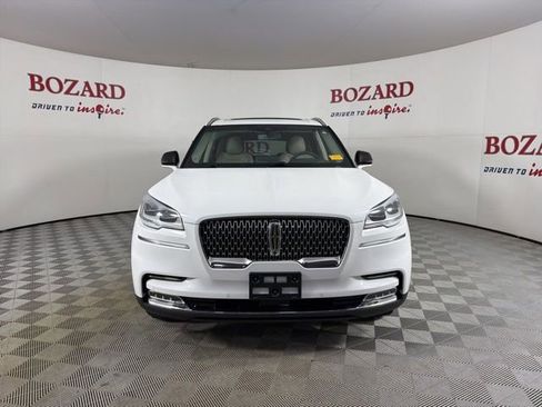 Used 2023 Lincoln Aviator Reserve w/ Equipment Group 201A RWD image 2