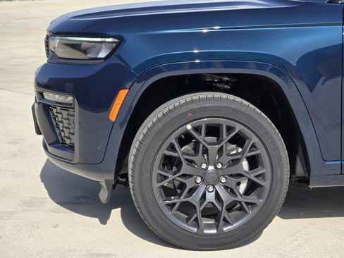 New 2026 Jeep Grand Cherokee L Summit w/ Obsidian Package AWD/4WD image 6