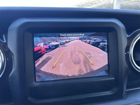 Used 2021 Jeep Wrangler Unlimited Sahara image 31