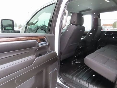 Used 2024 GMC Sierra 3500 SLE image 19