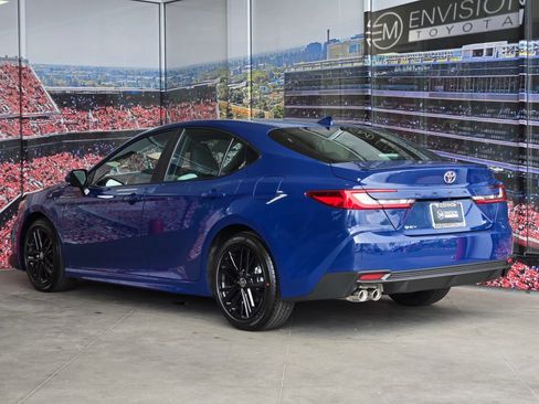 Used 2026 Toyota Camry Hybrid FWD image 6