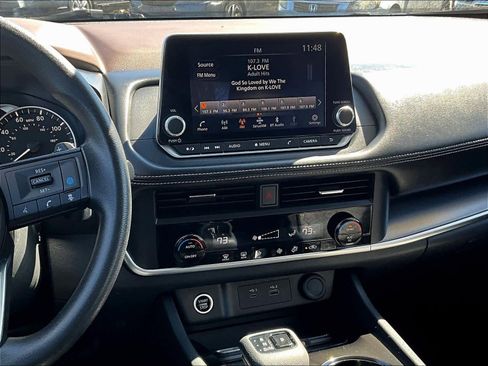 Used 2023 Nissan Rogue SV image 17