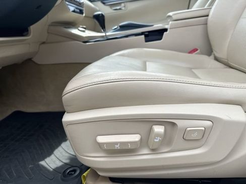 Used 2013 Lexus ES 350 w/ Luxury Pkg FWD image 17
