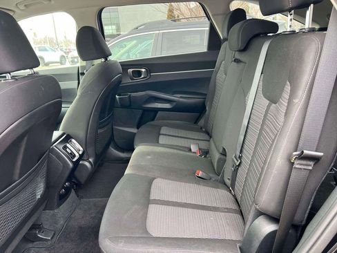 Used 2023 Kia Sorento LX image 10