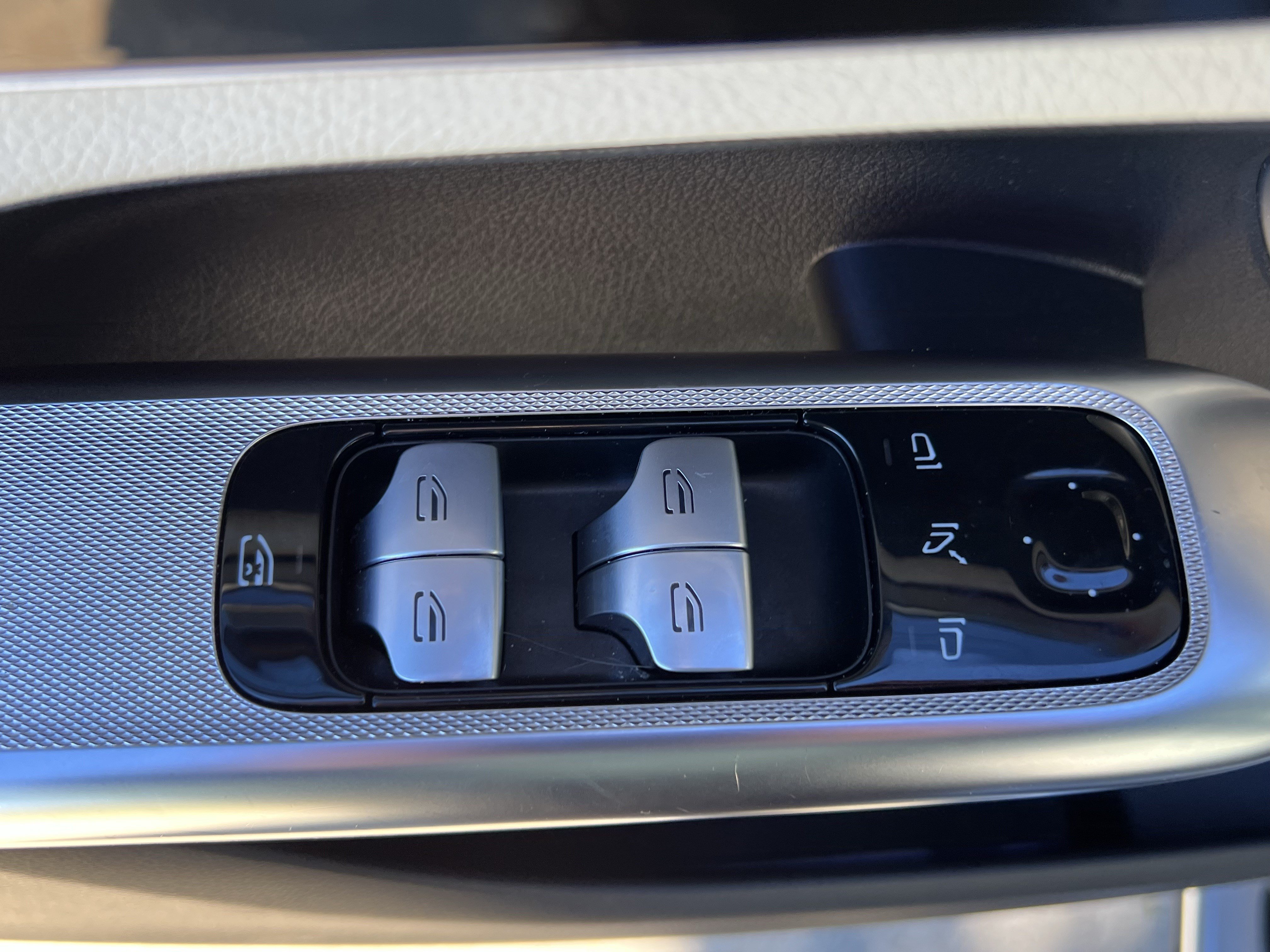 Used 2025 Mercedes-Benz GLC 300 4MATIC image 15