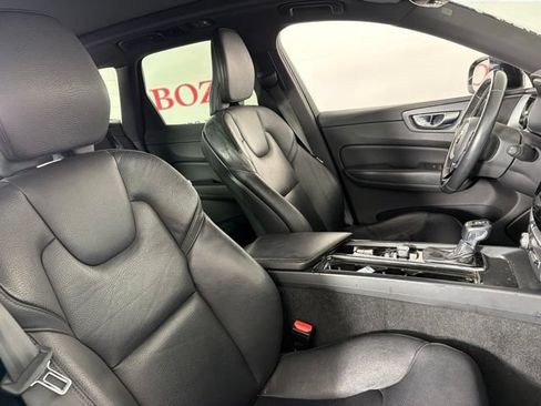Used 2020 Volvo XC60 T5 Momentum FWD image 16