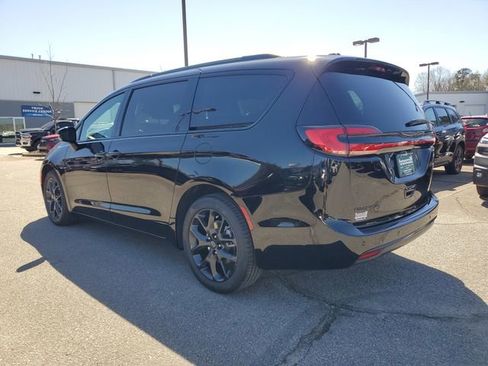 New 2026 Chrysler Pacifica Select FWD image 4