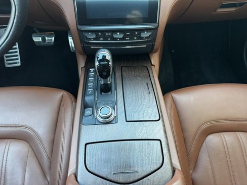 Used 2017 Maserati Quattroporte S Q4 AWD/4WD image 35