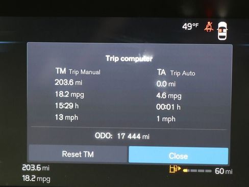 Used 2025 Volvo XC40 B5 Plus image 22