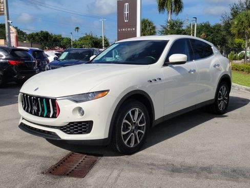 Used 2018 Maserati Levante AWD/4WD image 3