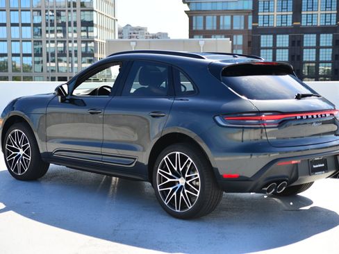 Certified 2026 Porsche Macan AWD/4WD image 3