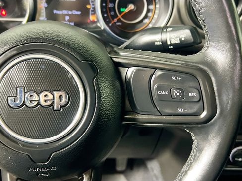 Used 2022 Jeep Gladiator Willys image 19