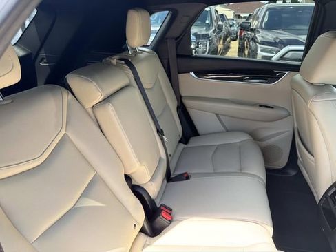 Used 2017 Cadillac XT5 FWD image 12
