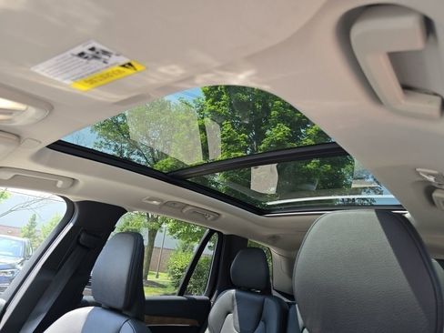 Used 2023 Volvo XC90 B5 Plus image 3
