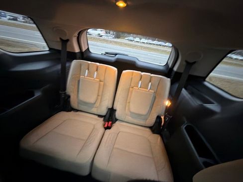 Used 2017 Ford Explorer Platinum image 28