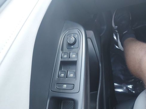 Certified 2025 Volkswagen Taos SE AWD/4WD image 23
