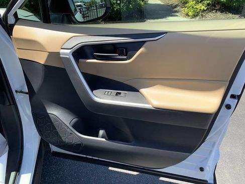 Certified 2025 Toyota RAV4 LE AWD/4WD image 13