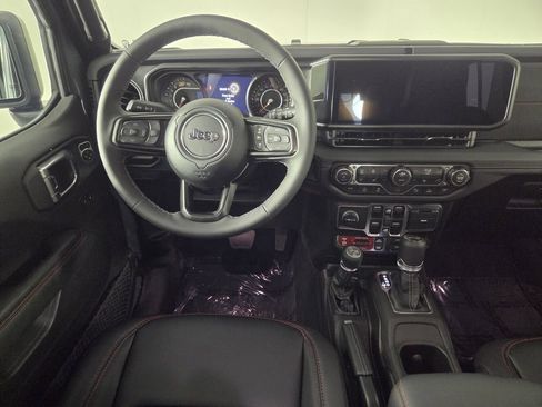 Used 2026 Jeep Wrangler Unlimited Rubicon AWD/4WD image 24
