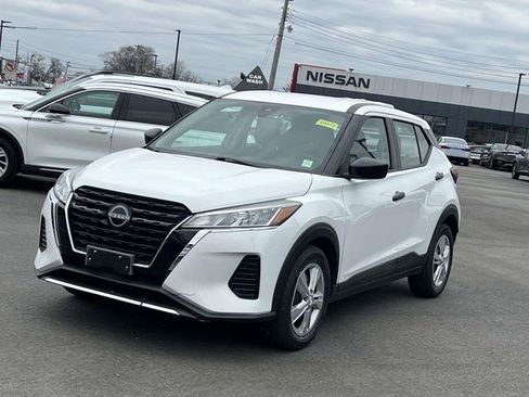 Used 2022 Nissan Kicks S image 4