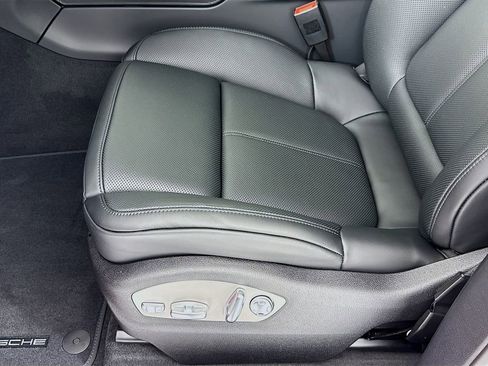 New 2026 Porsche Macan image 13