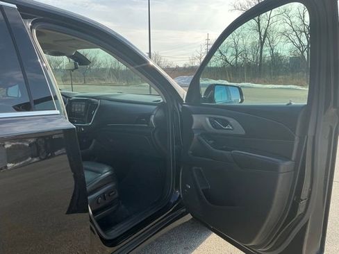Used 2018 Chevrolet Traverse LT w/ LPO, Floor Liner Package image 17