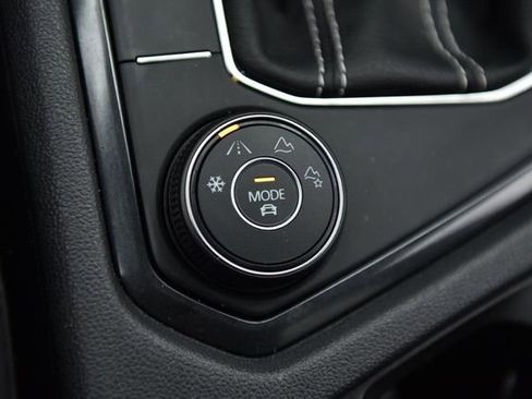 Used 2022 Volkswagen Tiguan SEL R-Line AWD/4WD image 18