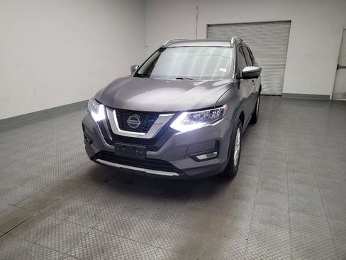 Used 2018 Nissan Rogue SV w/ Premium Package FWD image 15