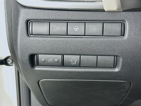 Used 2023 Nissan Rogue SV AWD/4WD image 17